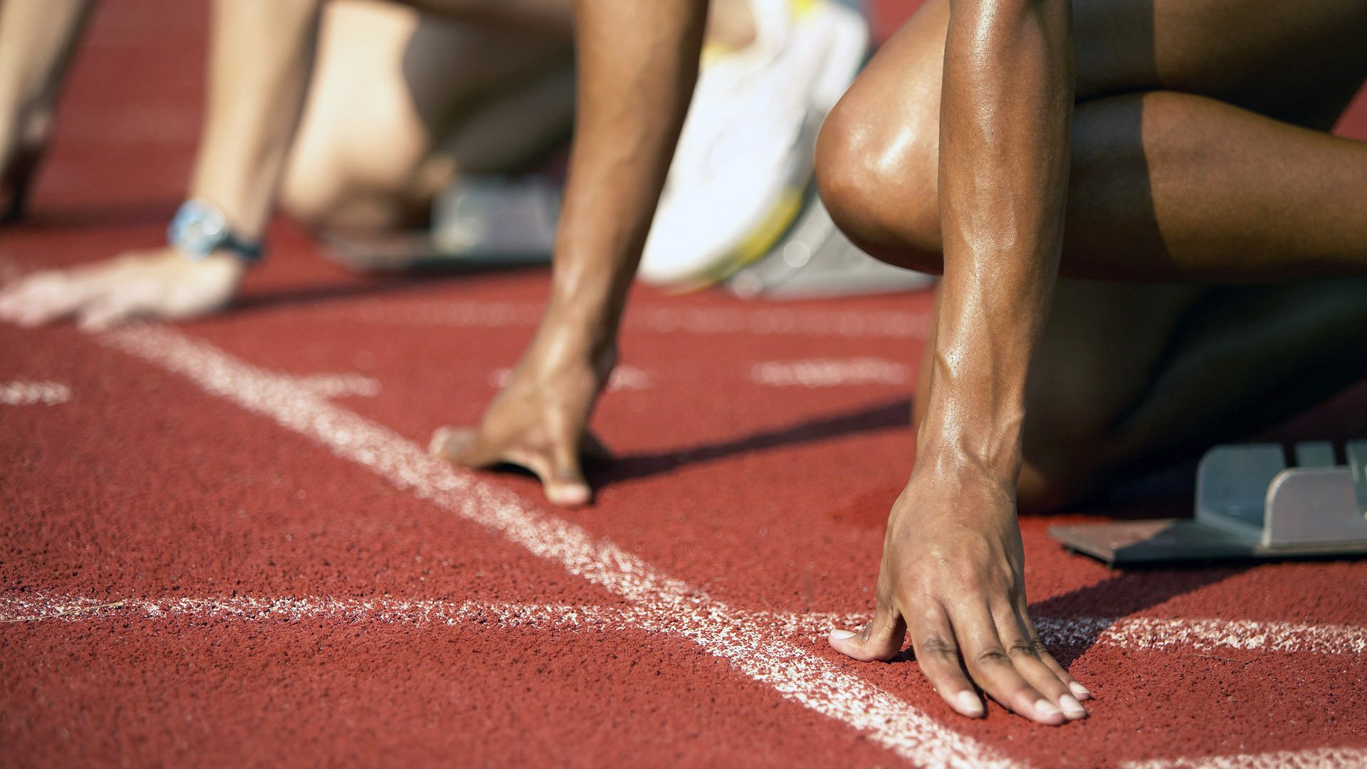 “足球场馆智能安检系统正式启用，提升赛事安全”，足球场检测机构